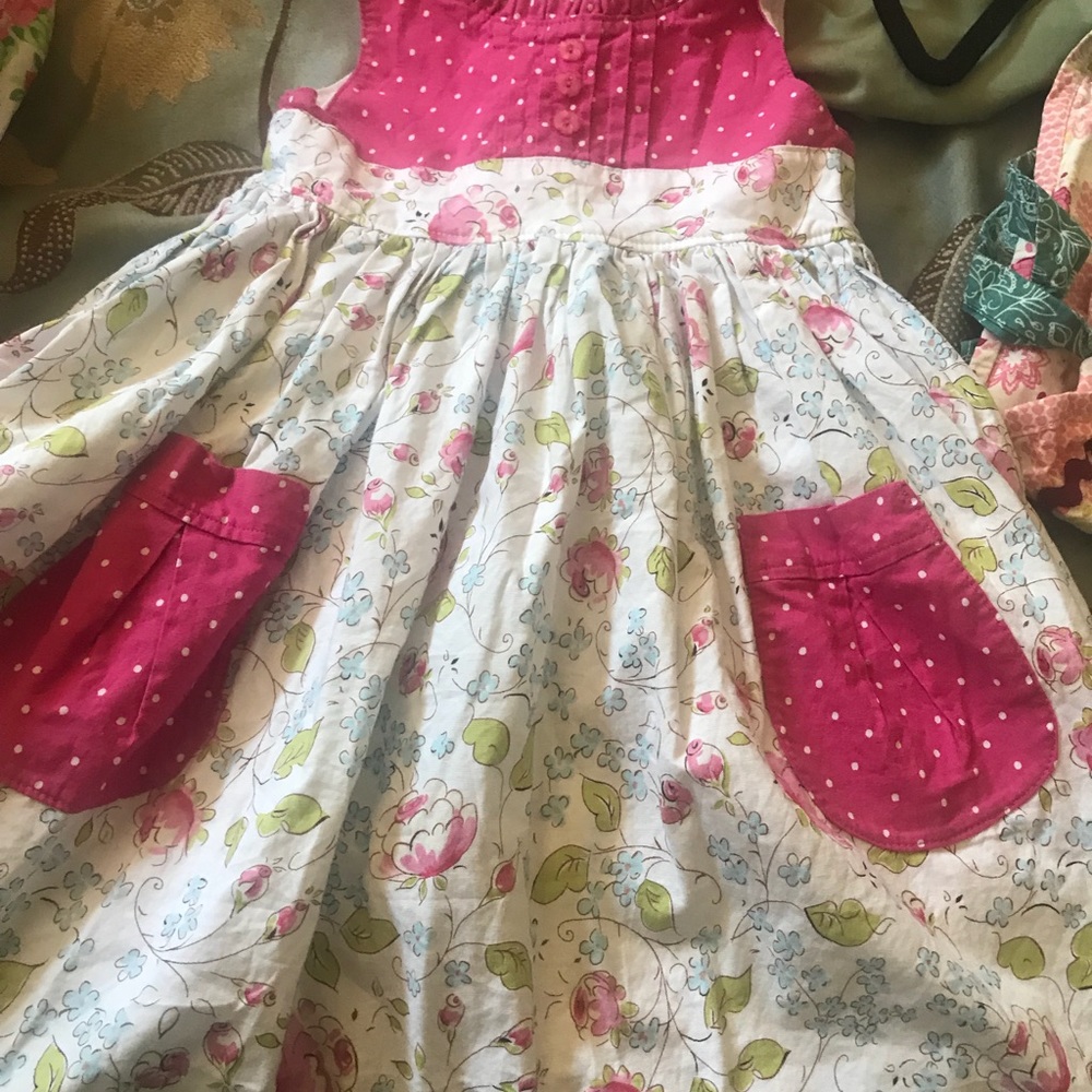 Dresses - Picture 2 of 7